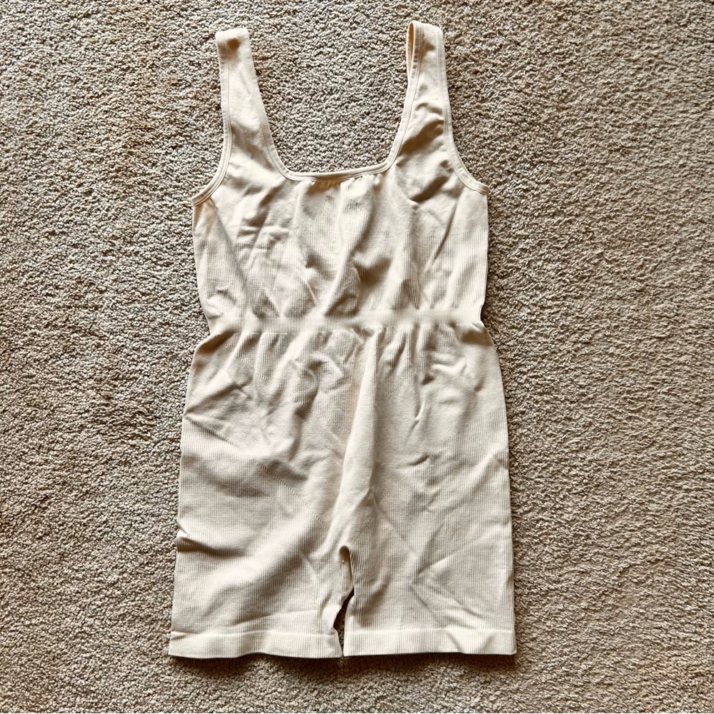 WE WORE‎ WHAT Ribbed Shorts Bodysuit - Picture 3 of 7